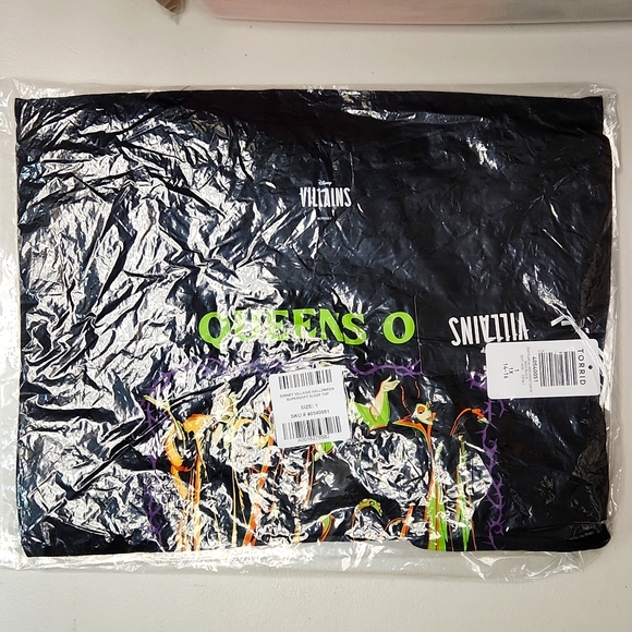 ❤️NWT VINTAGE TORRID TEE DISNEY VILLAINS QUEENS OF HALLOWEEN SUPER SOFT SIZE 1X - Picture 4 of 11